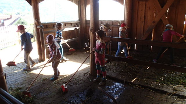 im Juni dürfen endlich die Kindergartenkinder wieder mitschaffen