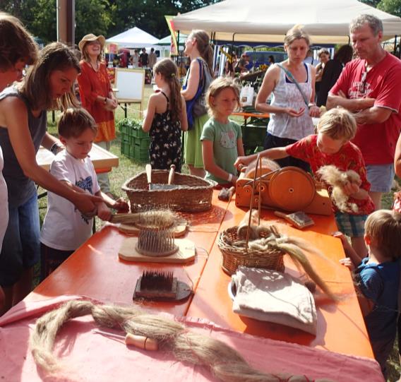 Agrikulturmarkt im Eschholzpark Am Samstag, 23. Juli, von 10 bis 17 Uhr Der Pulli von der Weide, das Hemd aus dem Garten, das Haus vom Feld