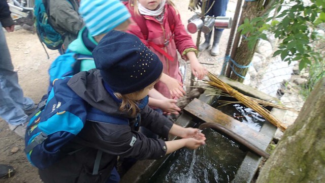 Endlich hat die Quelle wieder Wasser für den Brunnen... Endlich hat die Quelle wieder Wasser für den Brunnen...