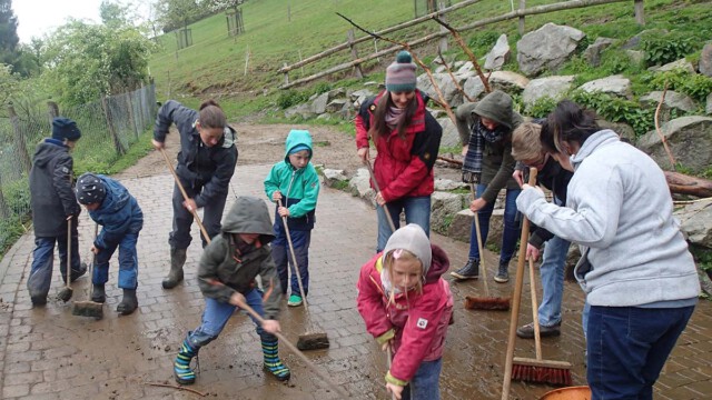 wie gut, daß diese schöne Arbeit nie ausgeht. wie gut, daß diese schöne Arbeit nie ausgeht.