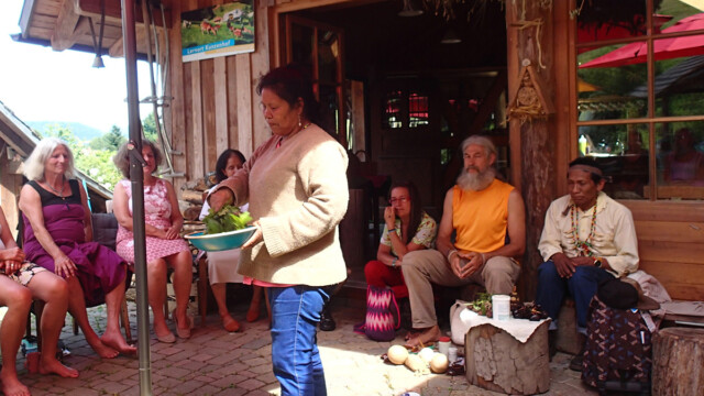 Rituale zur Verbundenheit mit Mutter Erde aus dem Kolumbianischen Regenwald Rituale zur Verbundenheit mit Mutter Erde aus dem Kolumbianischen Regenwald