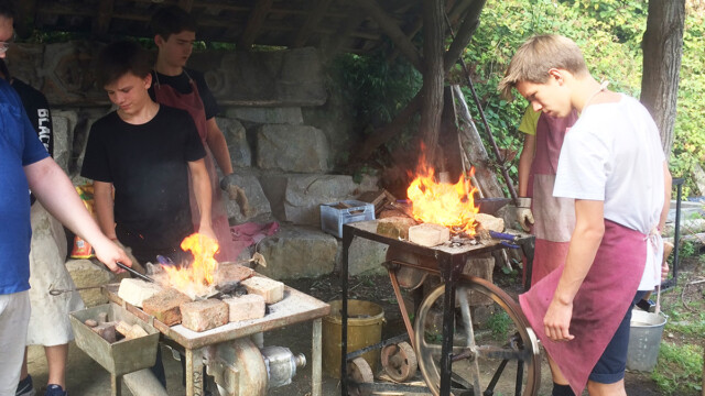Zum Schuljahresende heizen die Jugendlichen nochmal richtig ein Zum Schuljahresende heizen die Jugendlichen nochmal richtig ein