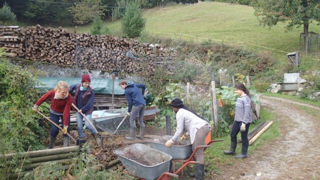 Mit vereinten Kräften entsteht... Mit vereinten Kräften entsteht...