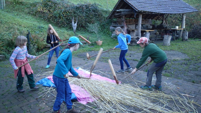 Der Roggen wird gedroschen Der Roggen wird gedroschen