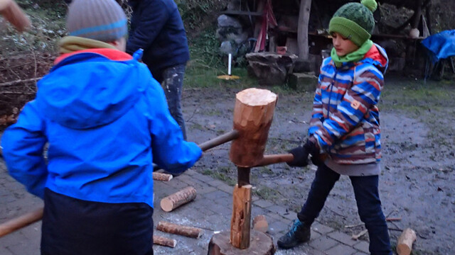 Brennholz für den warmen Ofen Brennholz für den warmen Ofen