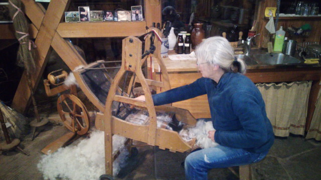 Mit dem Wollwolf in der Spinngilde flockenweich gekämmt