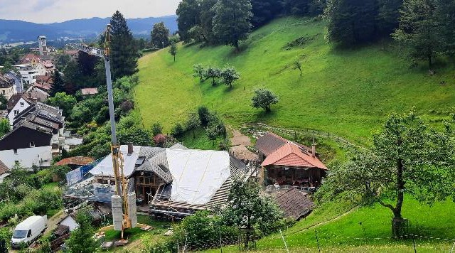 Fünf lange Monate Ausnahmesituation am Kunzenhof! Riesenbaustelle: Neues Dach des Heubodens und ganz neuer Dachstuhl vom Wohnteil Fünf lange Monate Ausnahmesituation am Kunzenhof! Riesenbaustelle: Neues Dach des Heubodens und ganz neuer Dachstuhl vom Wohnteil