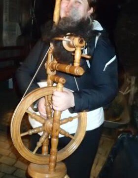 Eine glückliche Teilnehmerin, die sich gleich ein eigenes Rädle erstanden hat. Eine glückliche Teilnehmerin, die sich gleich ein eigenes Rädle erstanden hat.